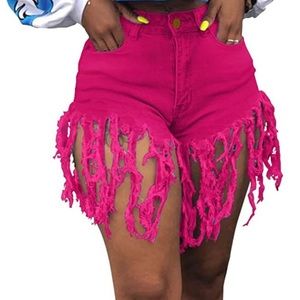 LIGHT PINK RIPPED SHORTS😍